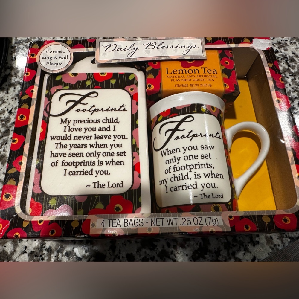 NIB Daily Blessings Footprints Mug and wall plaque